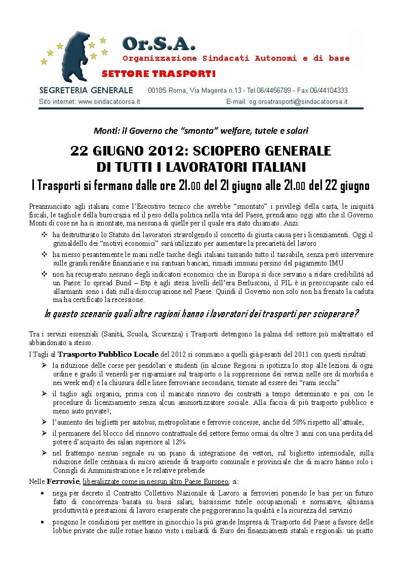 Il lavoratore di servizio auto smonta la porta dell'auto per la